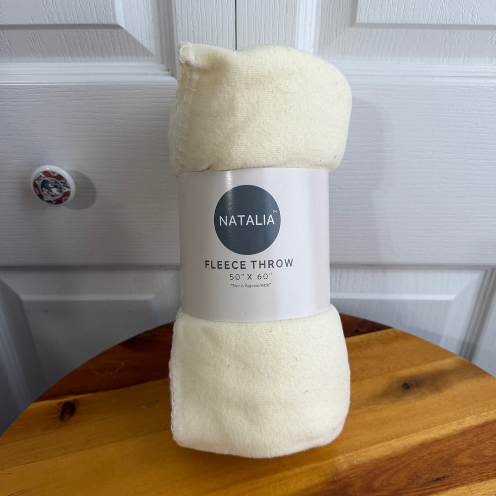 Natalia light‎ beige fleece 50 x 60 blanket